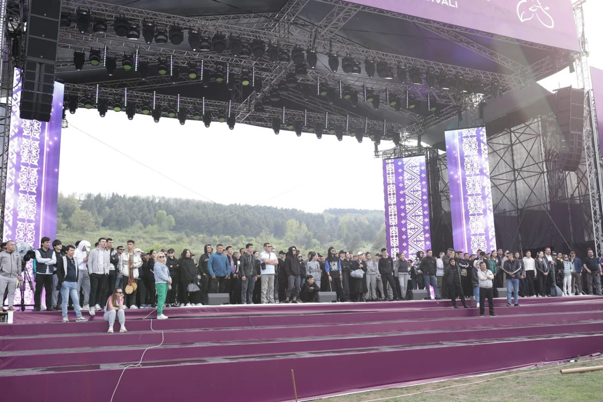 “Xarıbülbül” Festivalının qonaqları Şuşaya toplaşırlar - FOTO
