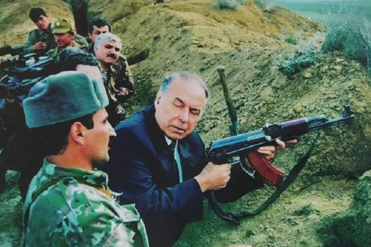 Bir şəklin tarixçəsi: “Fotomuzu muzeylərdə, vətənpərvərlik mövzusunda bannerlərdə görürəm” - FOTO