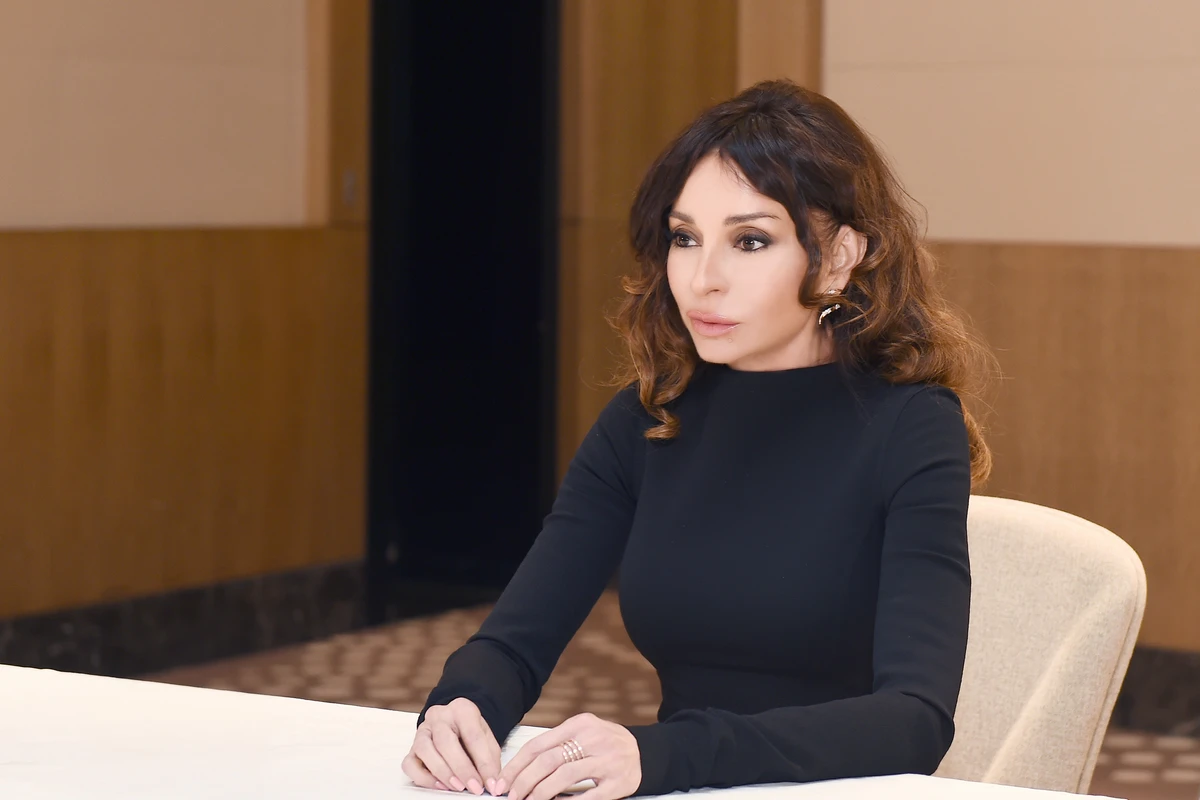 Mehriban Əliyeva Heydər Əliyevin 100 illiyi ilə bağlı paylaşım edib - FOTO