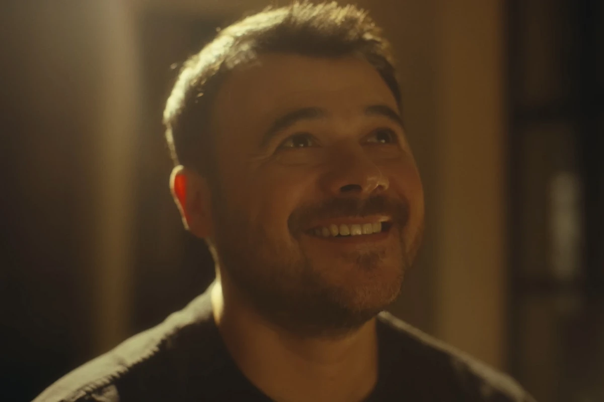 Emin Ağalarov anasına mahnı həsr etdi - VİDEO Emin Ağalarov anasına mahnı həsr etdi - VİDEO