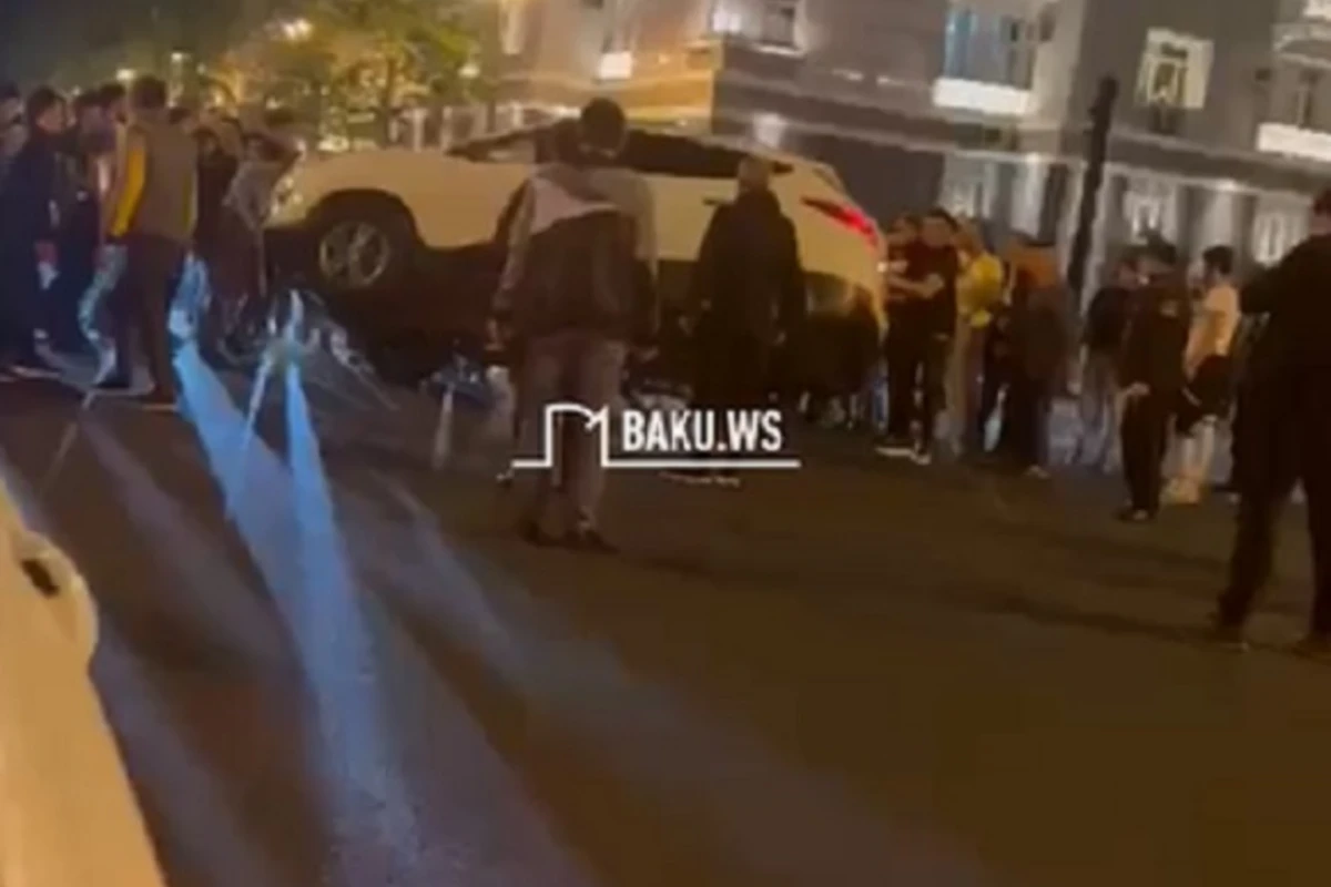 Sahil metrosunun qarşısında “Hyundai” aşdı - VİDEO