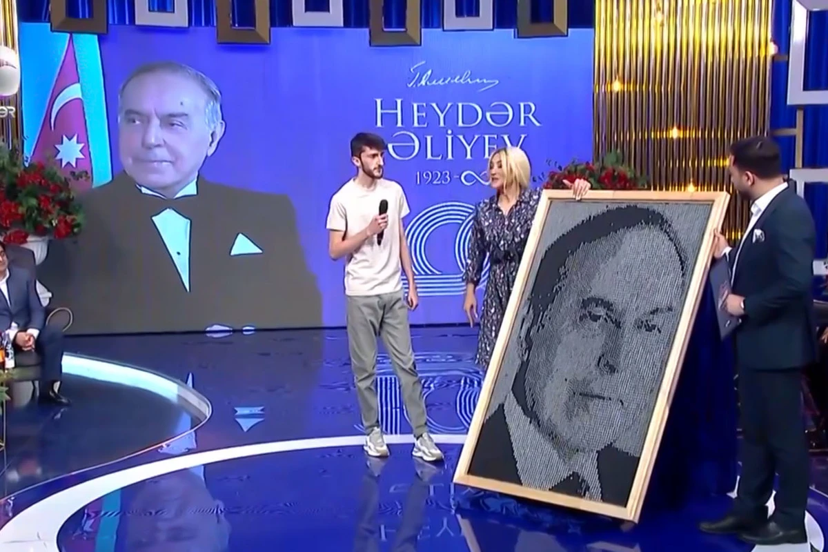 Azərbaycanlı gənc 10 000 nərd zərindən Heydər Əliyevin portretini hazırladı - VİDEO
