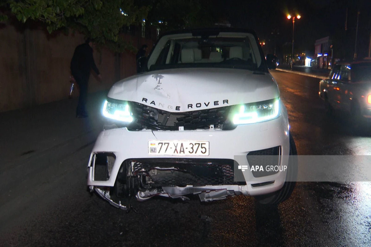 Bakıda “Range Rover” 3 maşına çırpılıb, xəsarət alan var - FOTO Bakıda “Range Rover” 3 maşına çırpılıb, xəsarət alan var - FOTO