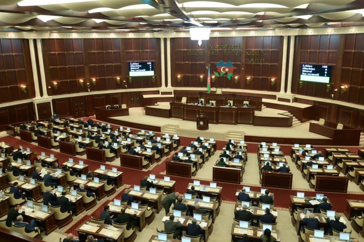 Milli Məclisin plenar iclası başlayıb, gündəlikdə 22 məsələ var