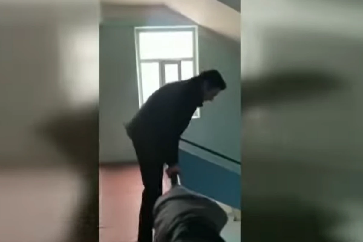 Bakıda tələbə universitetin binasından yıxılıb - VİDEO