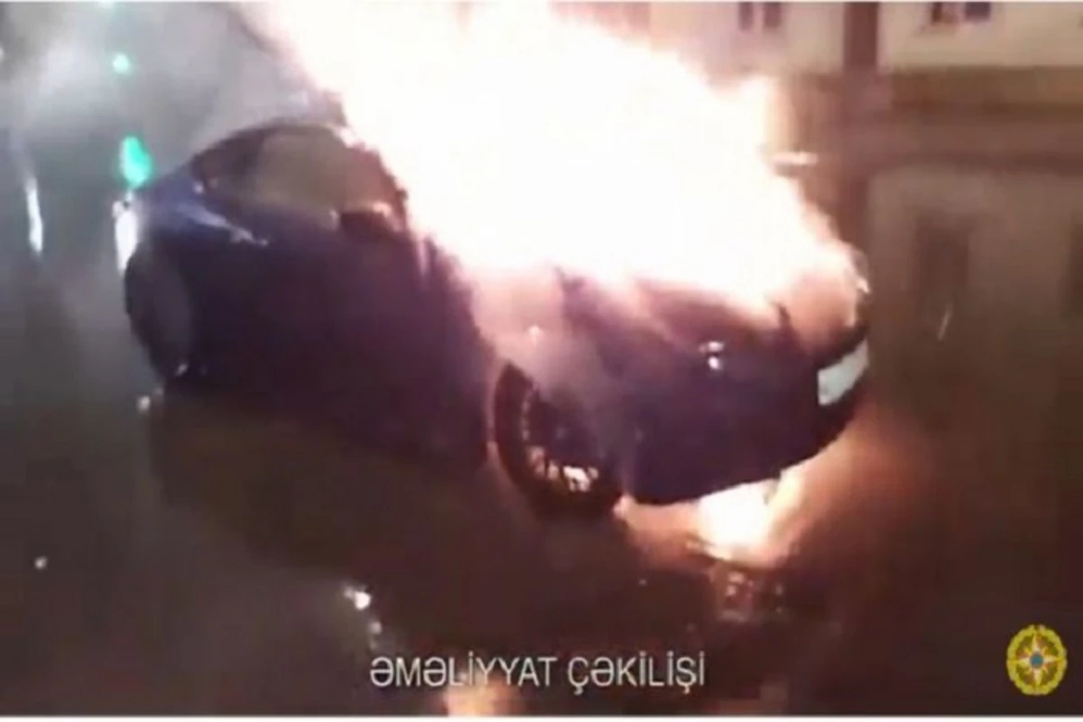 В Мингячевире загорелся легковой автомобиль - ВИДЕО