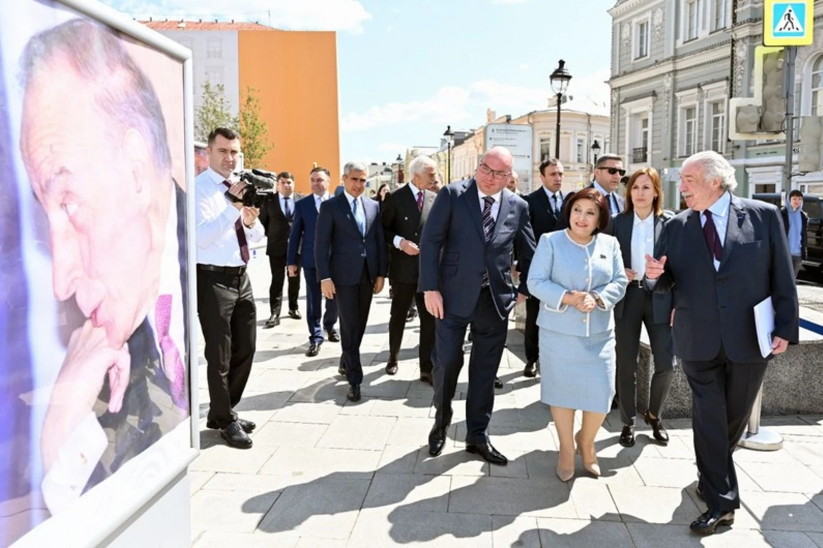 Sahibə Qafarova TASS agentliyində Heydər Əliyevin 100 illiyinə həsr olunmuş sərgi ilə tanış olub - FOTO