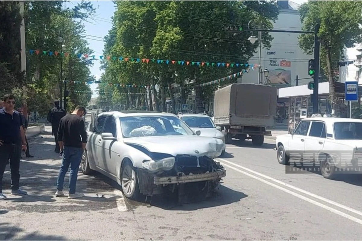 Göyçayda avtomobillər toqquşub, 5 nəfər xəsarət alıb - FOTO