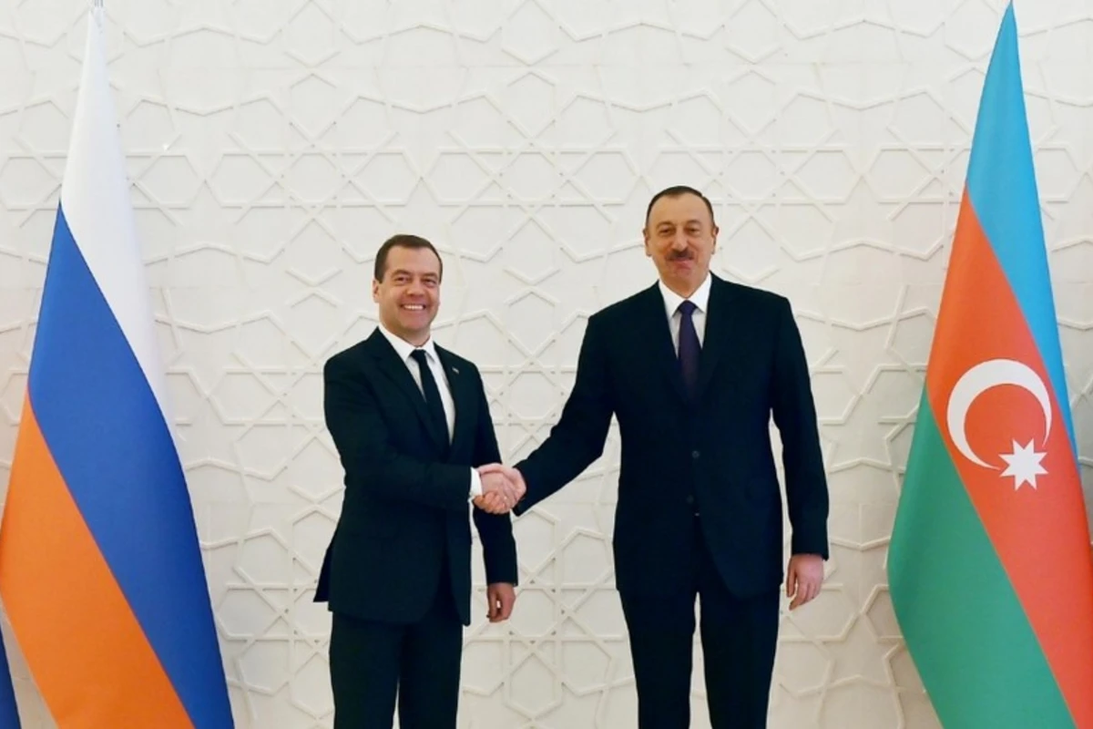 Dmitri Medvedev: Heydər Əliyev dünya tarixində müasir Azərbaycan dövlətçiliyinin rəmzi kimi tanınıb Dmitri Medvedev: Heydər Əliyev dünya tarixində müasir Azərbaycan dövlətçiliyinin rəmzi kimi tanınıb