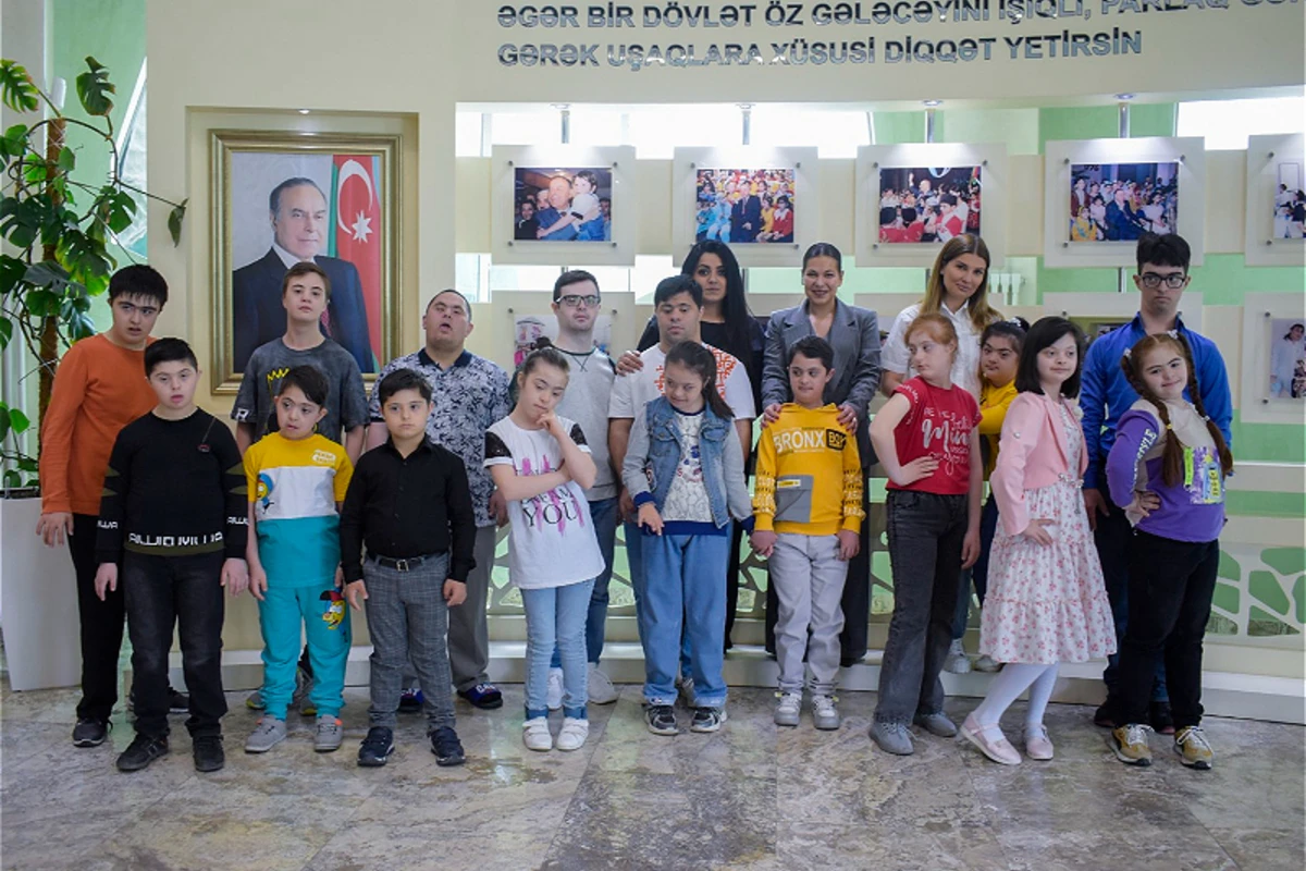 “McDonald’s Azərbaycan” şirkəti Daun sindromlu uşaqlar üçün Azərbaycan tarixinə həsr olunmuş art-terapiya dərsi təşkil edib - FOTO