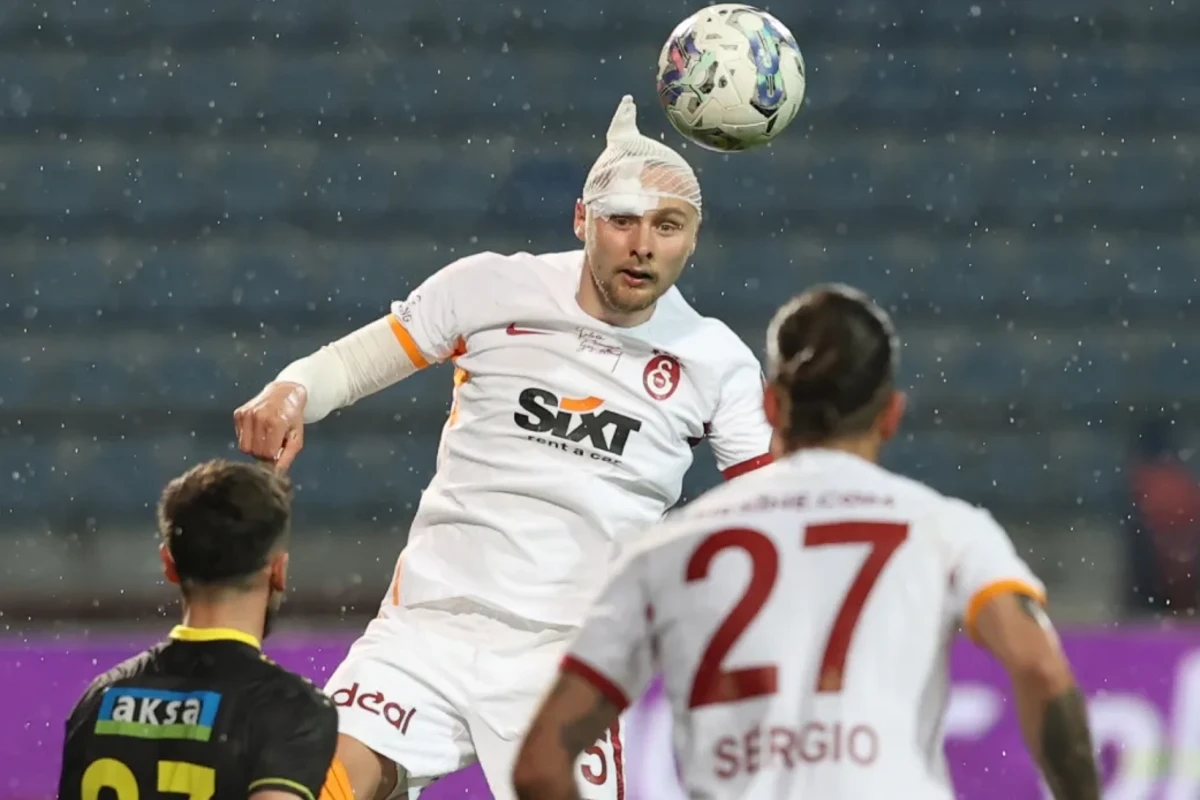 Qalatasarayın oyunçusundan fədakarlıq - FOTO