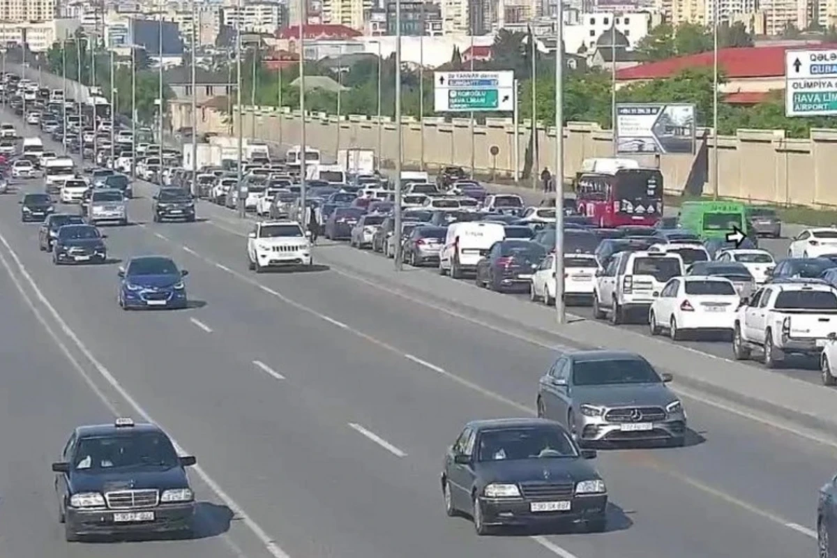 На ряде улиц и проспектов Баку наблюдаются пробки - СПИСОК