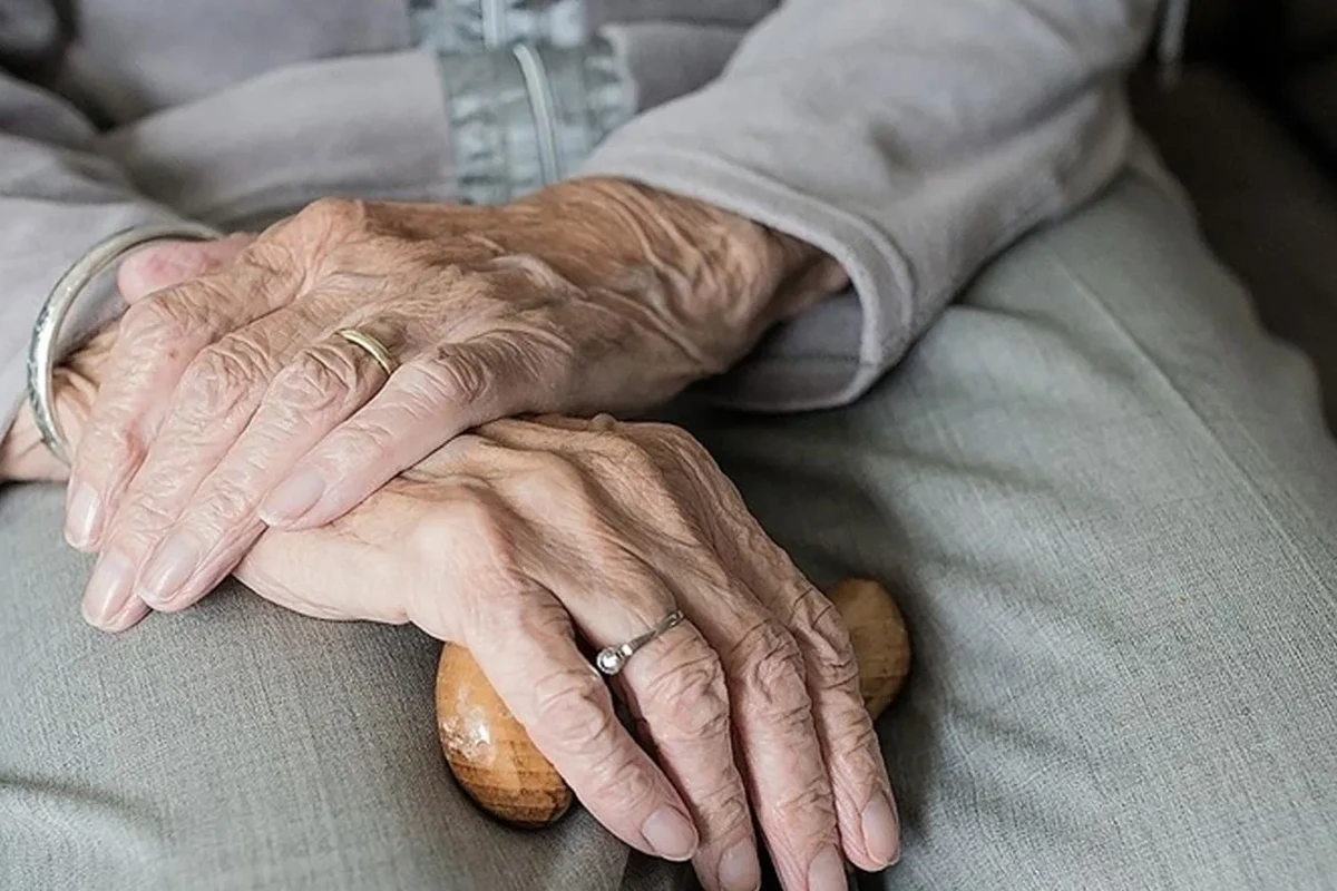 84 yaşlı kişi intihar etdi