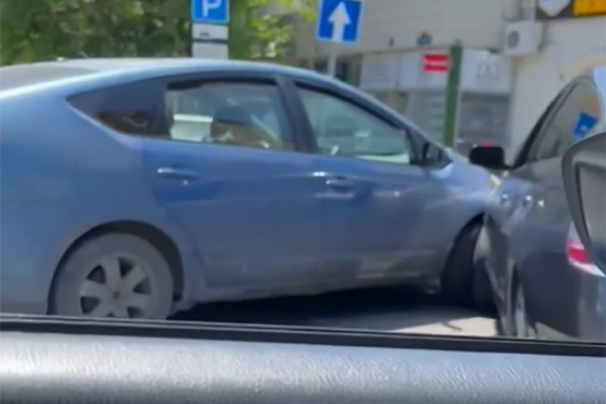 Bakıda iki Prius toqquşdu - VİDEO