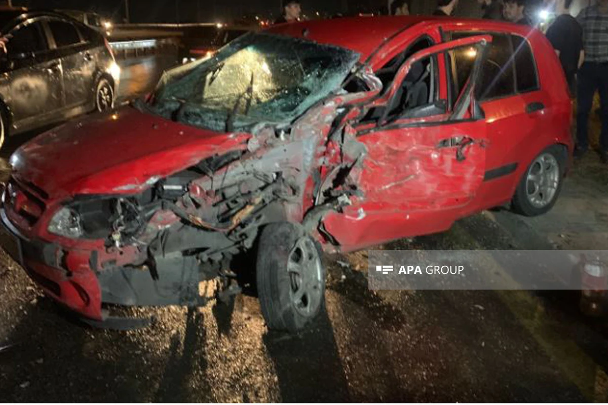 В Баку столкнулись легковой автомобиль и КамАЗ, пострадали 5 человек - ФОТО