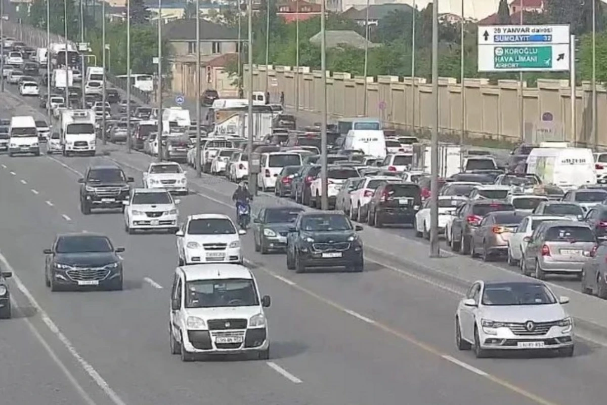 На ряде улиц и проспектов Баку наблюдаются пробки - СПИСОК