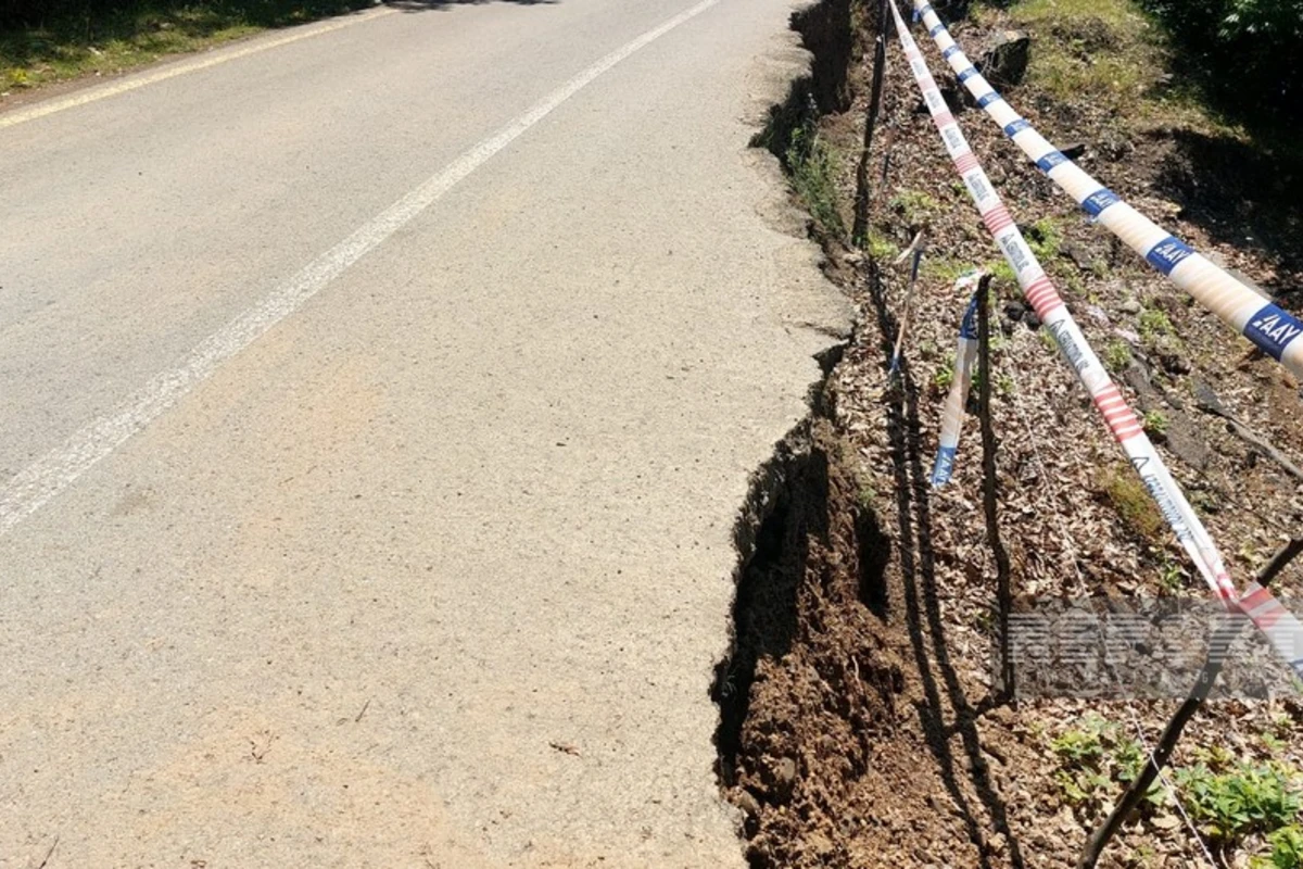 В Азербайджане из-за оползня разрушена дорога, соединяющая семь сел - ФОТО