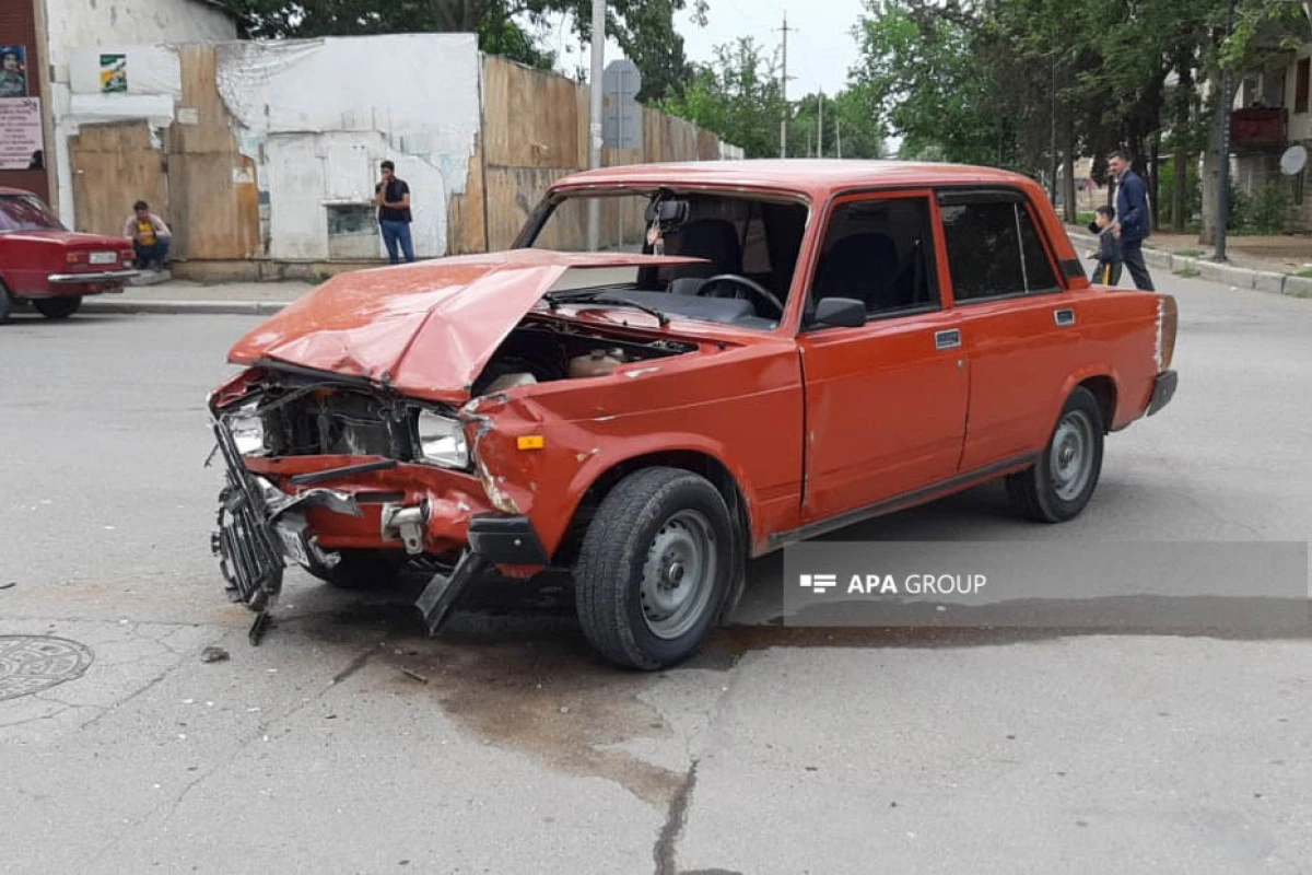 Gəncədə VAZ 2107 ilə Toyota toqquşdu - FOTO