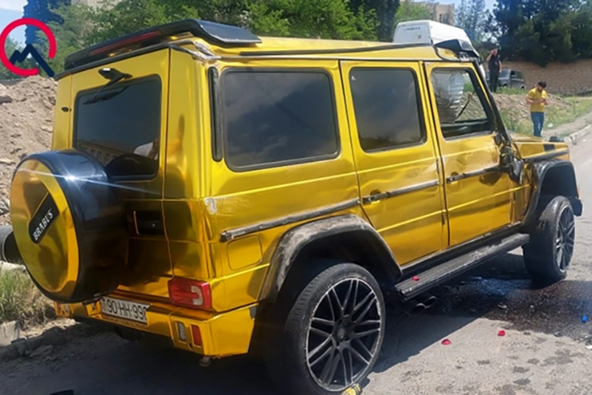 Lüks Gelandewagen Gəncədə qəzaya düşdü - FOTO