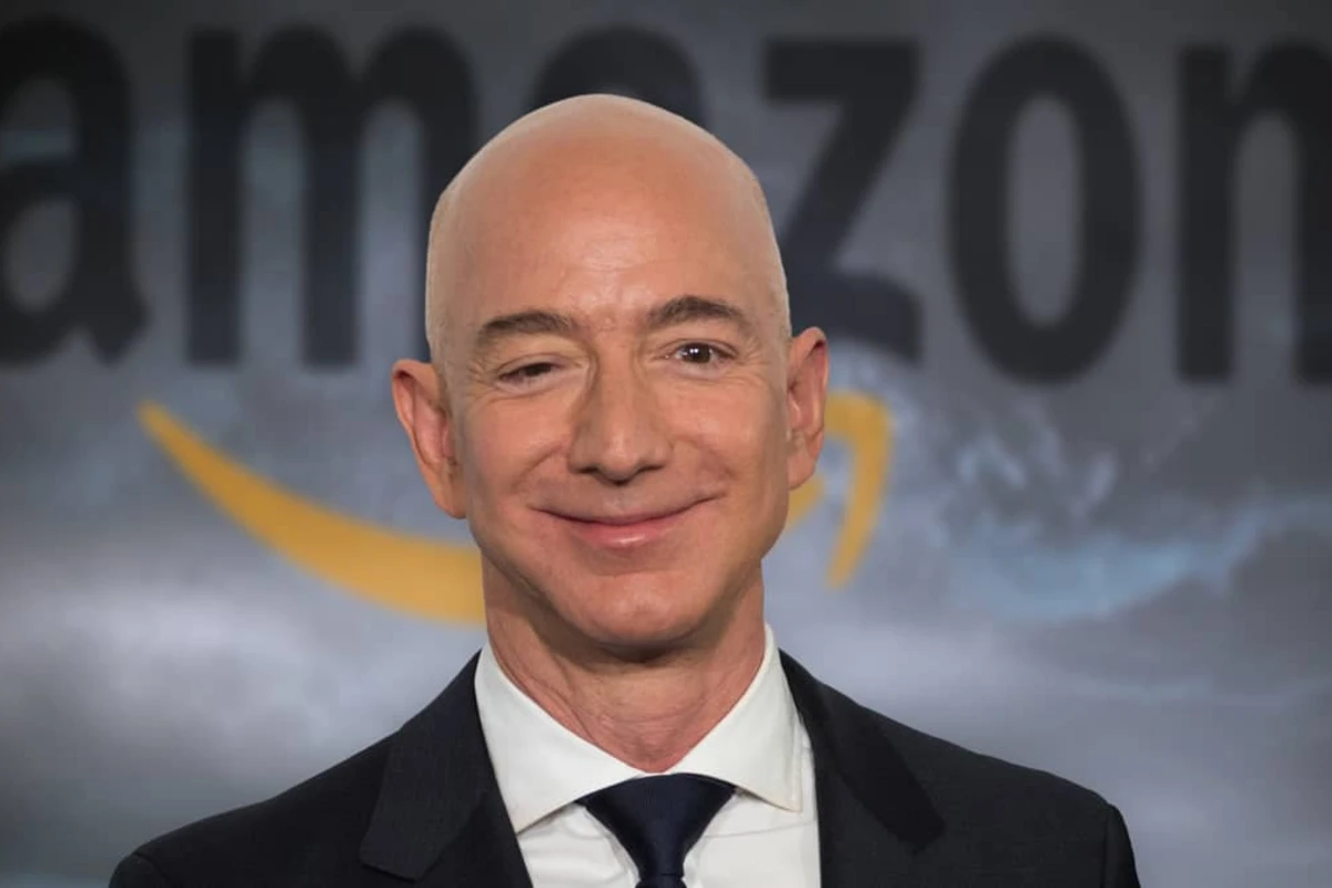 Ceff Bezos sevgilisinə evlənmə təklifi edib nişanlandı - FOTO