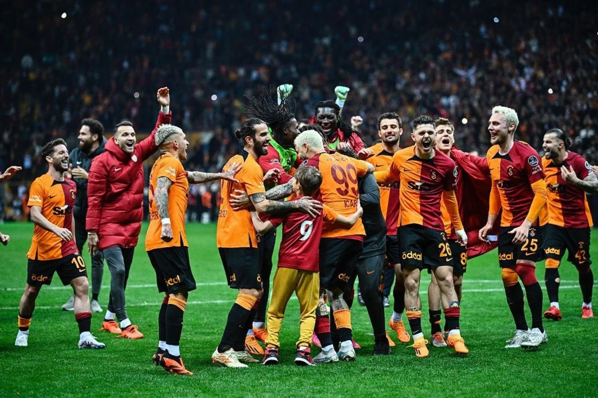 “Qalatasaray”ın 2 ulduzu Premyer Liqaya gedir - Ən azı 43 milyon avro