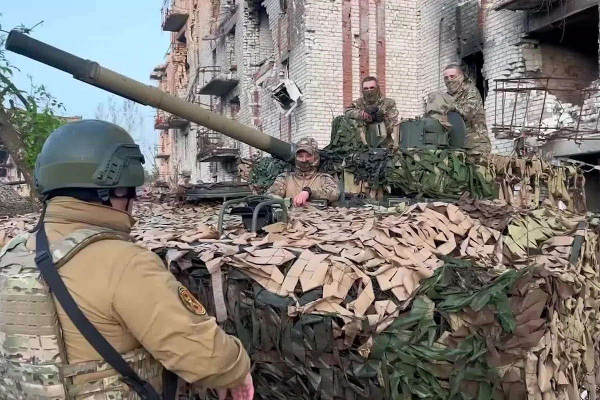 ЧВК Вагнер начала выводить подразделения из Бахмута - ВИДЕО