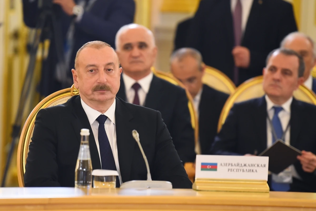 Prezident: Avrasiya İqtisadi Birliyinə üzv ölkələrlə qarşılıqlı əlaqələri möhkəmləndirmək fikrindəyik Prezident: Avrasiya İqtisadi Birliyinə üzv ölkələrlə qarşılıqlı əlaqələri möhkəmləndirmək fikrindəyik