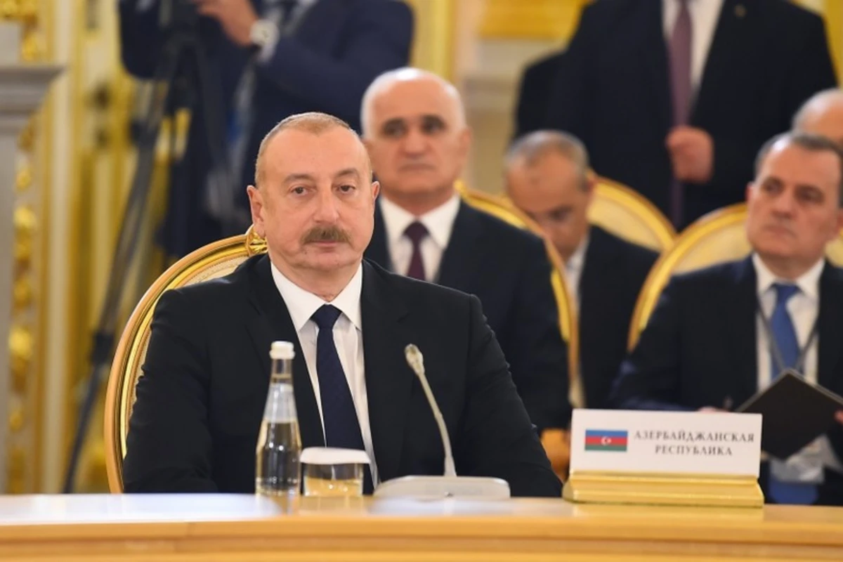 İlham Əliyev Moskvada dövlət və hökumət başçılarının şərəfinə verilən işçi səhər yeməyində iştirak edib