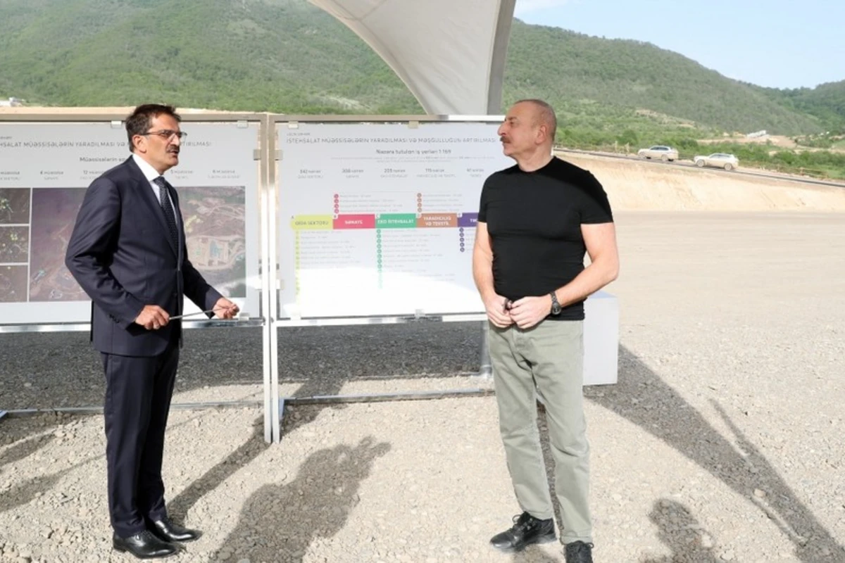 Dövlət başçısı Laçın şəhərində Aqro və Sənaye Parkında görülən işlərlə tanış olub Dövlət başçısı Laçın şəhərində Aqro və Sənaye Parkında görülən işlərlə tanış olub