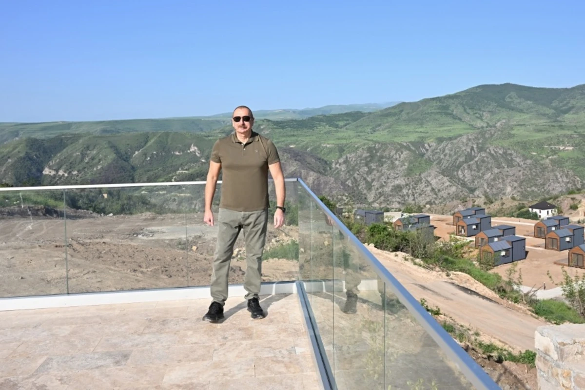 Laçında Xosrov bəy Sultanov və Zəngəzur küçələrinin kəsişməsində lövhələrin açılışı olub - FOTO