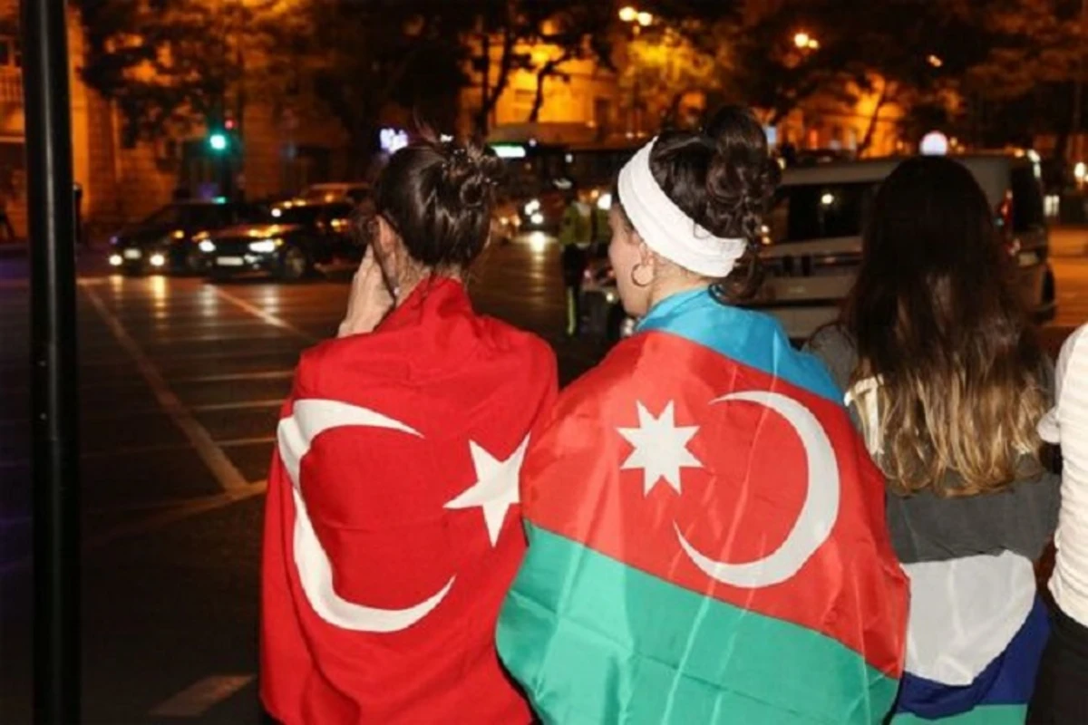Ərdoğanın qələbəsi Bakıda təntənəli şəkildə qeyd olunub - FOTO/VİDEO