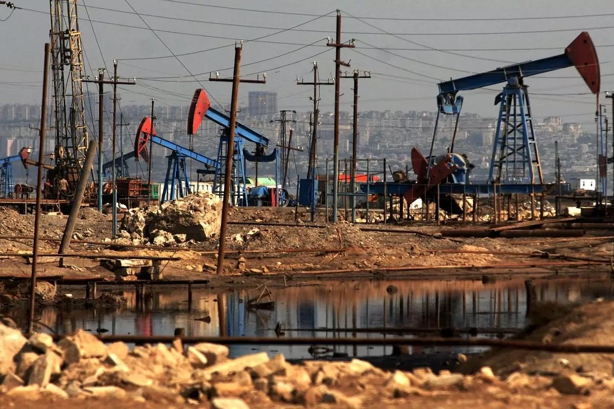 Цена азербайджанской нефти в бюджете повышена до 60 долларов