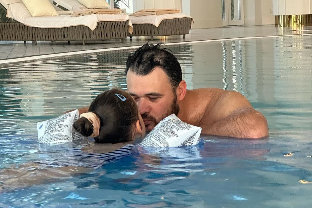 Emin Ağalarov qızı Afina ilə istirahət görüntüsünü paylaşdı - FOTO