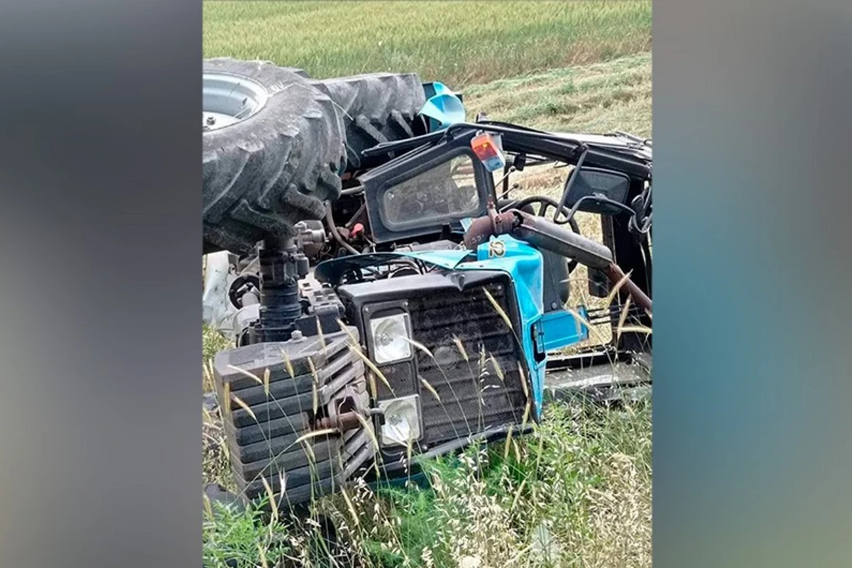Cəlilabadda əkin sahəsində traktor aşıb, xəsarət alan var