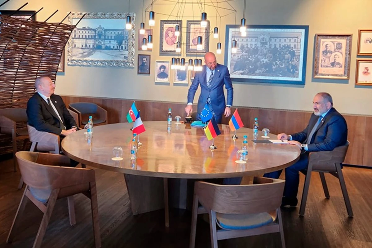 В Молдове состоялась трехсторонняя встреча лидеров Азербайджана Армении и главы Евросовета - ФОТО