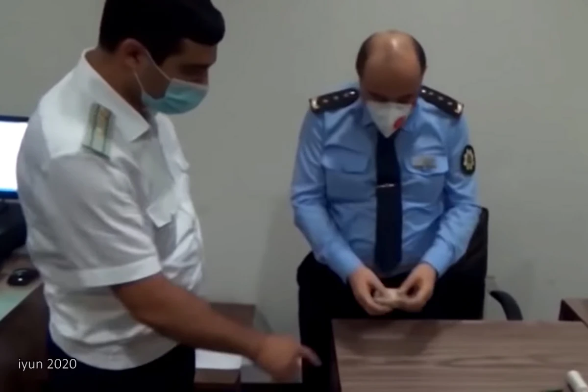 Rüşvət alarkən tutulan gömrük polkovniki azadlığa buraxıldı - VİDEO