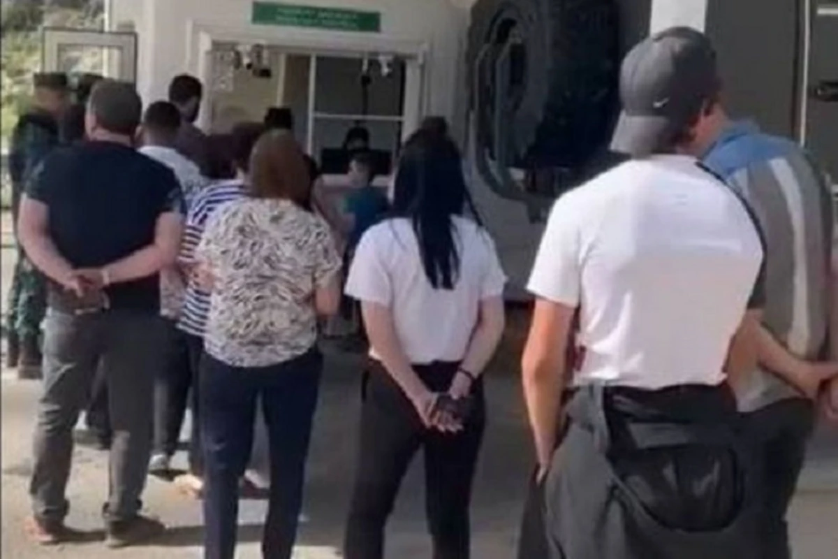 Армяне интенсивно пользуются КПП на Лачынской дороге - ВИДЕО