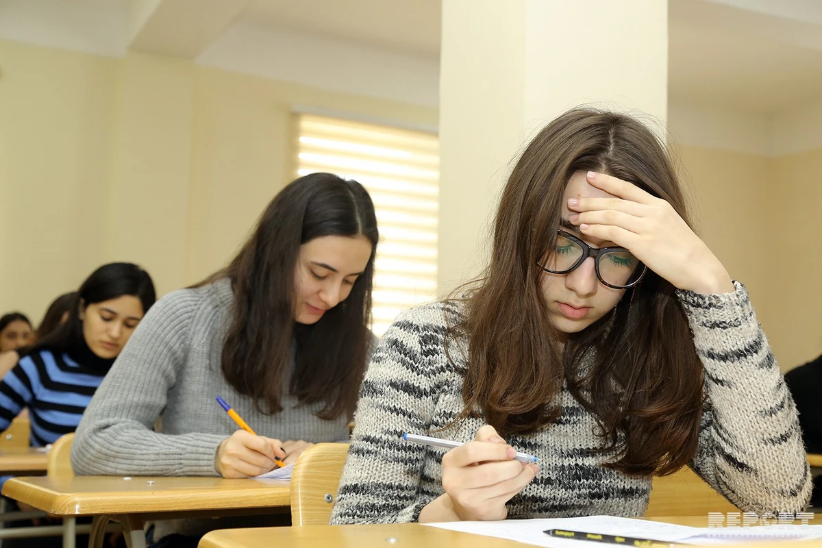 Abituriyentlərin NƏZƏRİNƏ: İmtahan saatlarında dəyişiklik edildi