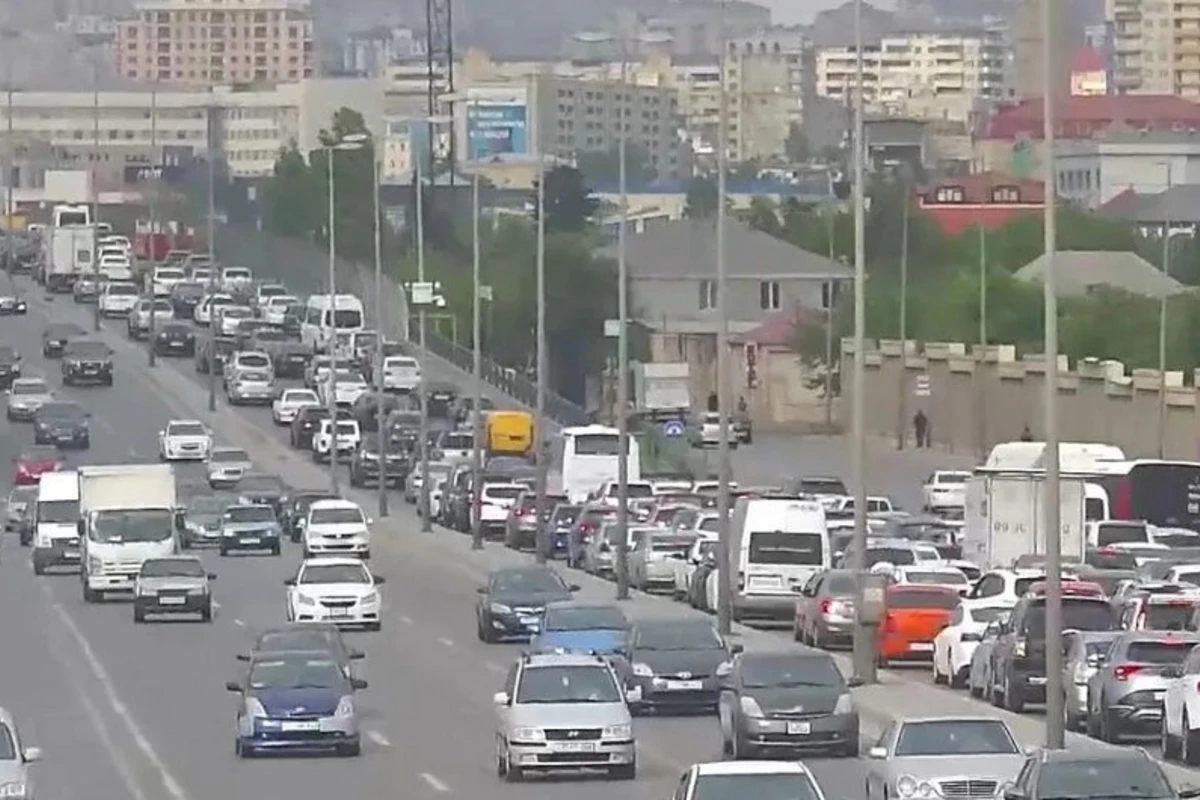 Bakının bir sıra yollarında tıxac müşahidə edilir - SİYAHI