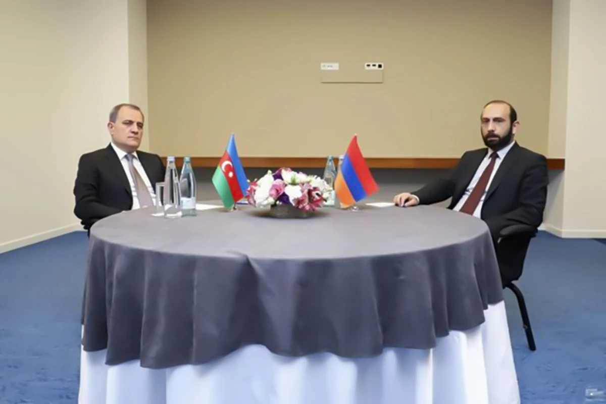 В МИД Азербайджана назвали причину переноса встречи Байрамов - Мирзоян