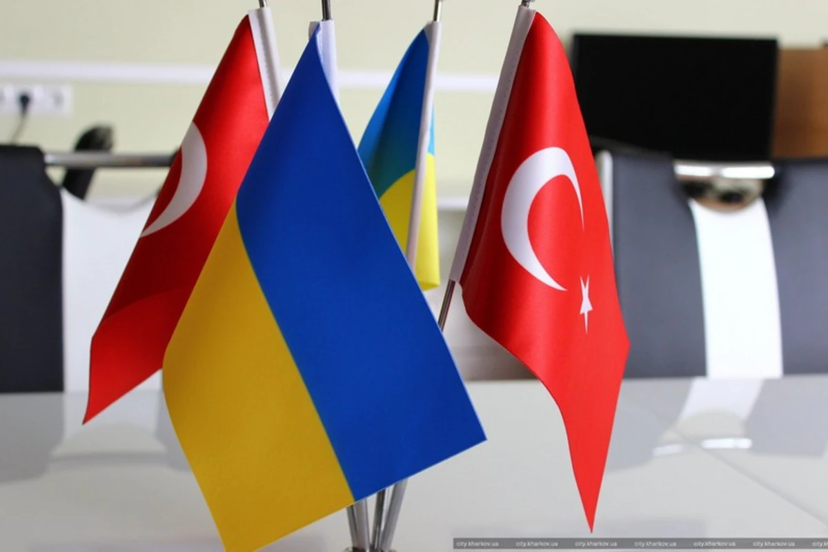 Состоялся телефонный разговор глав МИД Турции и Украины