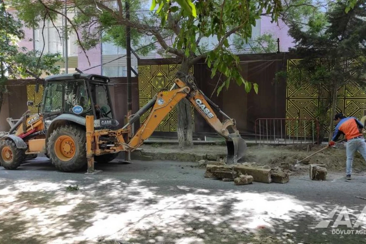 Bakının Firdovsi Məmmədov küçəsi təmir edilir - FOTO