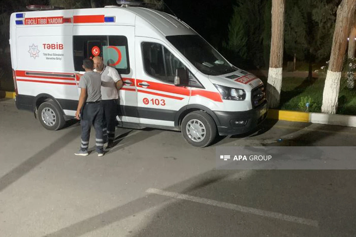 Bakıda yaralı qadın təcili yardım xərəyindən düşərək ölüb - FOTO