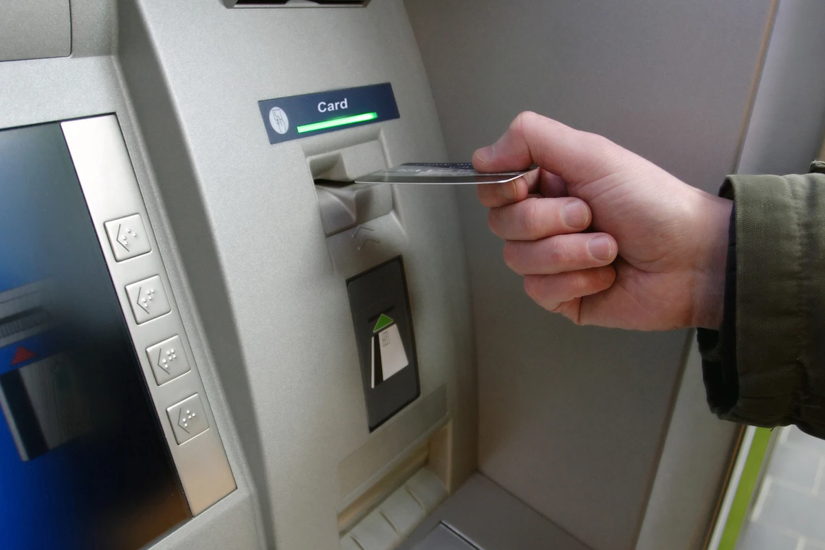 Bankomat çatışmazlığı və pensiyaçılardan tutulan KOMİSSİYA HAQQI - VİDEO Bankomat çatışmazlığı və pensiyaçılardan tutulan KOMİSSİYA HAQQI - VİDEO