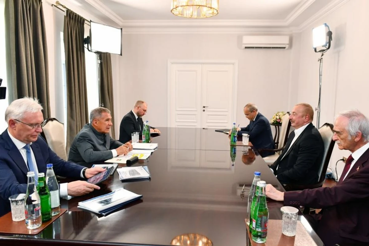 Prezident İlham Əliyevin Tatarıstanın Rəisi Rüstəm Minnixanov ilə görüşü olub - FOTO