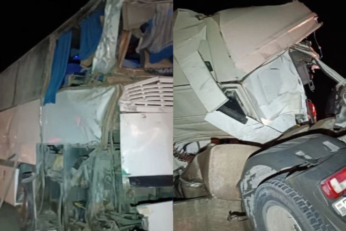 Azərbaycanda “KamAZ”la sərnişin avtobusu toqquşub - FOTO