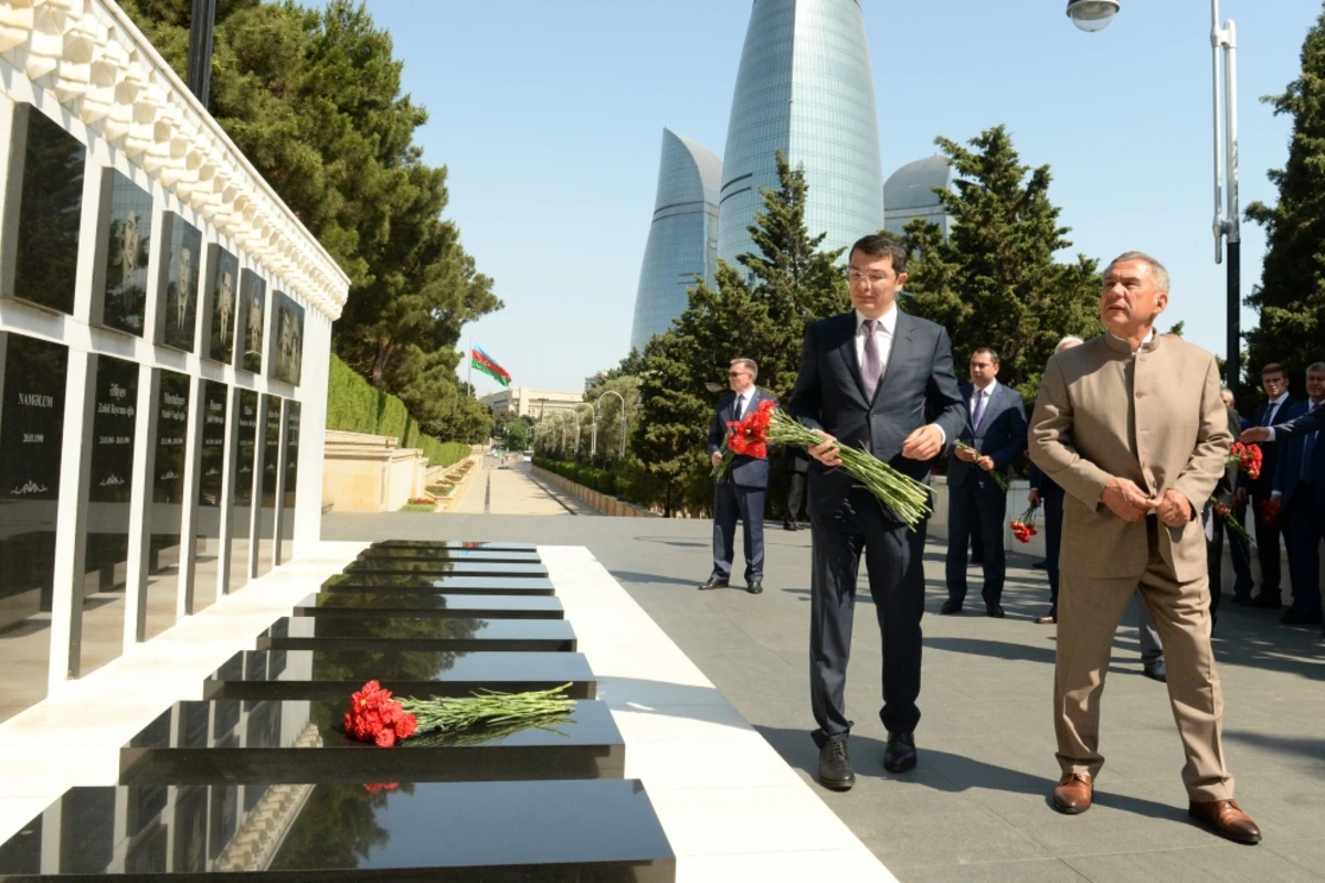 Rüstəm Minnixanov Şəhidlər xiyabanını ziyarət edib - FOTO