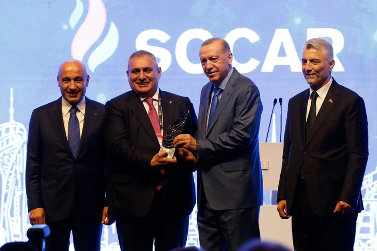 Türkiyə Prezidenti SOCAR-a mükafat təqdim edib