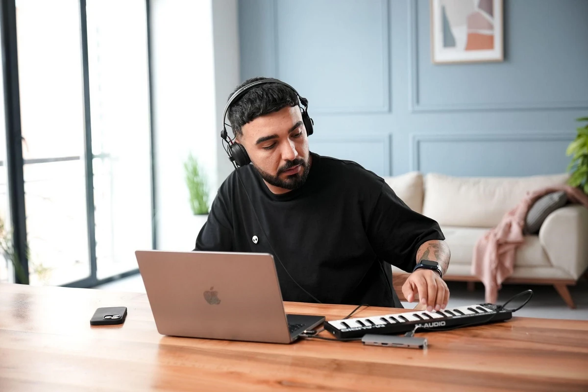 DJ Vugarixx: İncəsənət, həvəs və yaradıcılıq - FOTO/VİDEO DJ Vugarixx: İncəsənət, həvəs və yaradıcılıq - FOTO/VİDEO