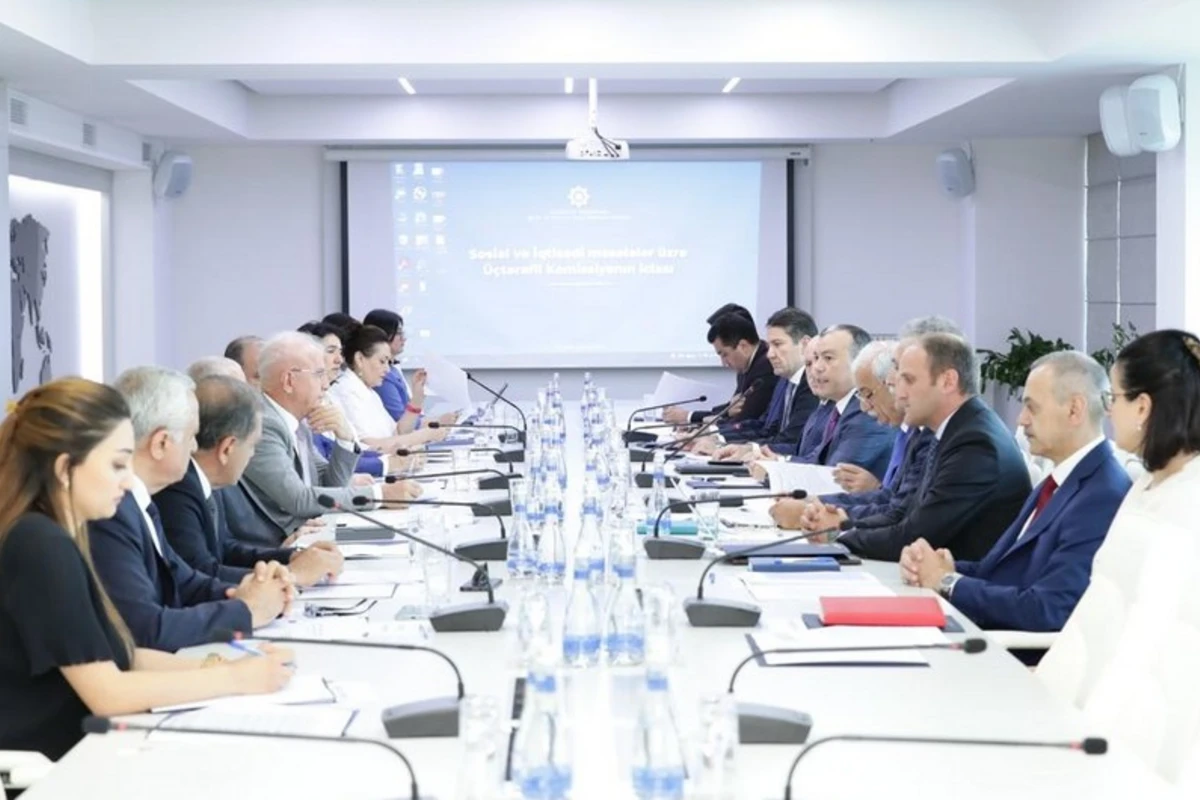 Sosial və İqtisadi məsələlər üzrə Üçtərəfli Komissiyanın növbəti iclası keçirilib - FOTO